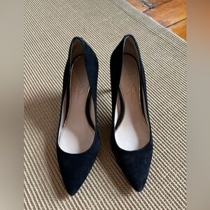Jessica Simpson black suede pumps